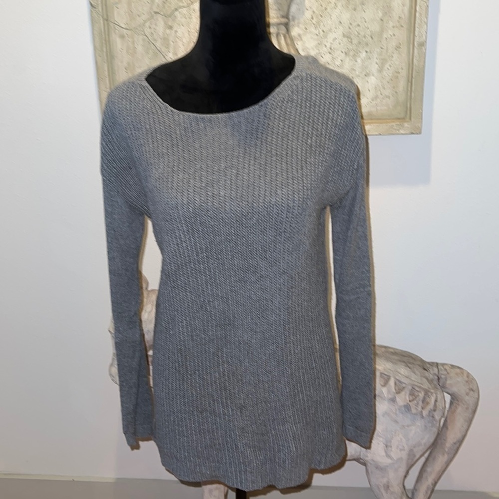 LOFT gray‎ long ribbed sweater longer back long sleeves Sz S